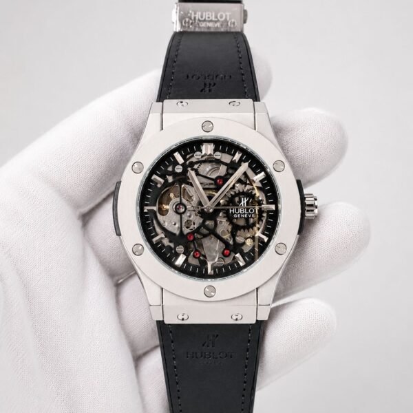 Мъжки часовник Hublot Classic Fusion Skeleton титаниев корпус черен циферблат